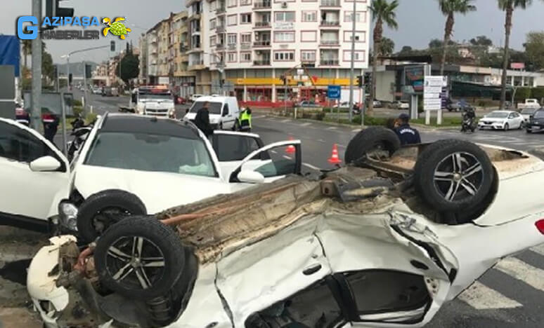 Gazipaşa'da Göreve Giden Polisler Kaza Yaptı