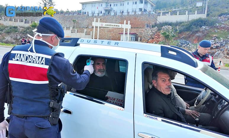 Koronavirüs Tedbirlerinde Jandarma Ateş Ölçüyor