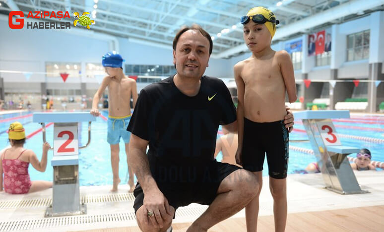 Türkiye'de Tanıştığı Yüzme Sporuyla Engelleri Aşıyor.