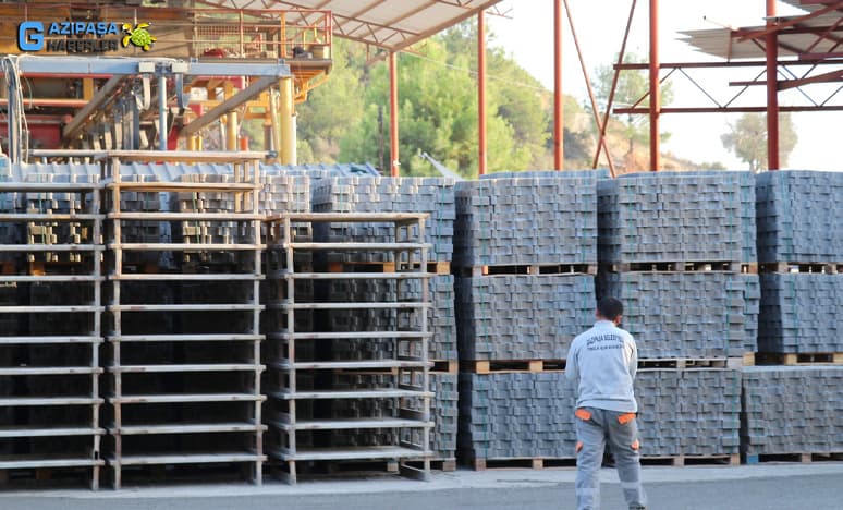 Başkan Yılmaz Parke Ve Beton Üretim Tesisini İnceledi...