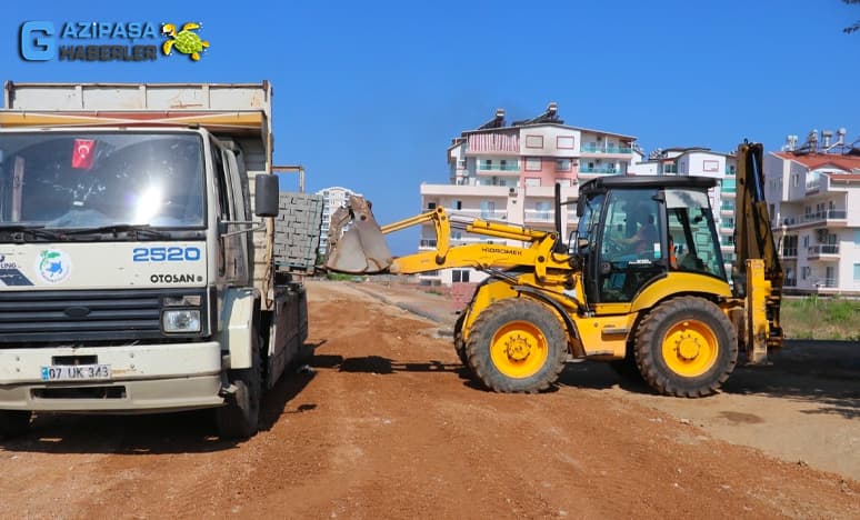 Başkan Yılmaz Yol Ve Parke Çalışmalarını İnceledi