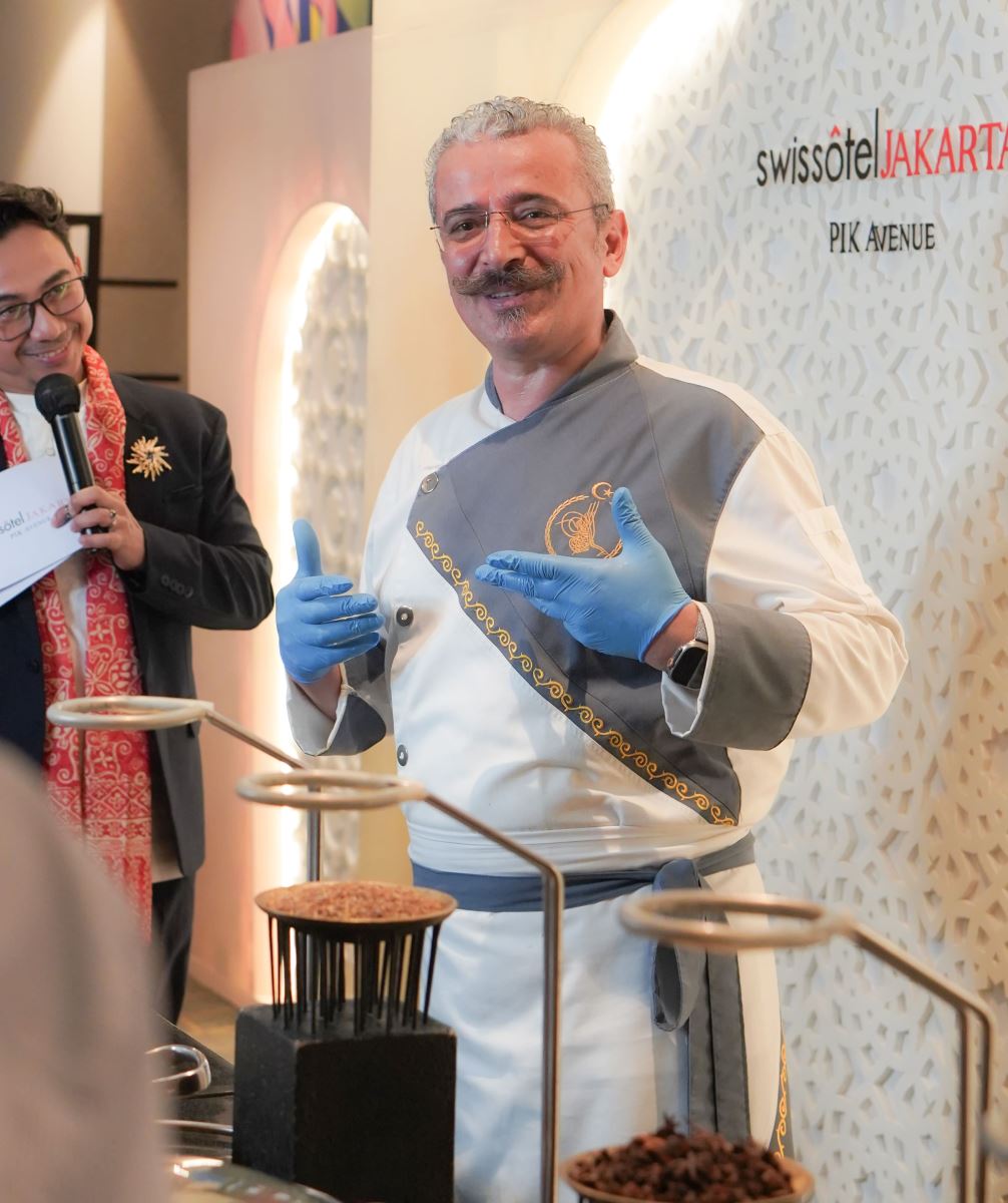 Dünyada Tencereyle Devrilen İktidarlar Kitabı