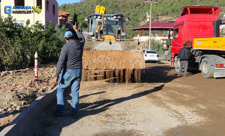 Karadağ'da Sıcak Asfalt Çalışması Devam Ediyor...