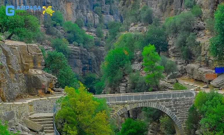 Köprülü Kanyon Zirvesinde Zeybek Oynadı...